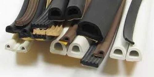 Материал для заклейки окон. Как закрыть щели между рамой и створками