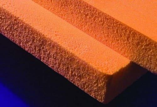 Как утеплить щели входной двери. Какой утеплитель лучше выбрать?