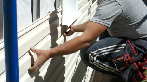 Какой материал проще устанавливать: сайдинг или фасадная плитка. Что общего у сайдинга и фасадных панелей