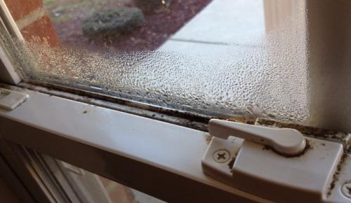 Потеют пластиковые окна. Почему потеют окна – причины и их устранение