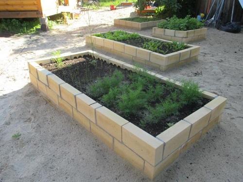 Как сделать высокую грядку своими руками. Прочие материалы для ограждения 09