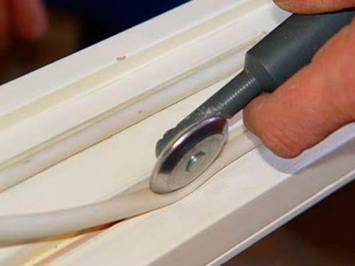 Как утеплить раму пластикового окна. Как утеплить окна пластиковые своими руками?