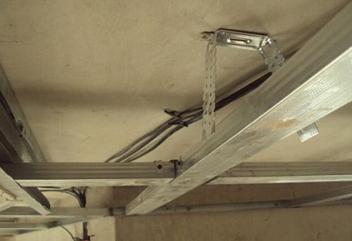 Крепление профиля к потолку. Крепление потолочных профилей 01 Крепление профиля к потолку. Крепление потолочных профилей 01