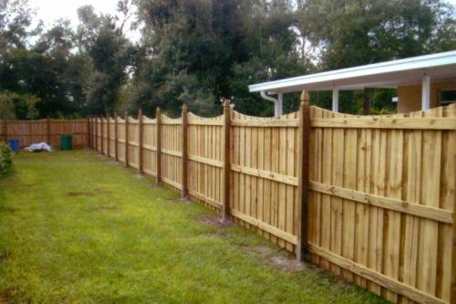 Какие материалы используются для строительства каменного забора с деревянным заполнением. Материалы исполнения