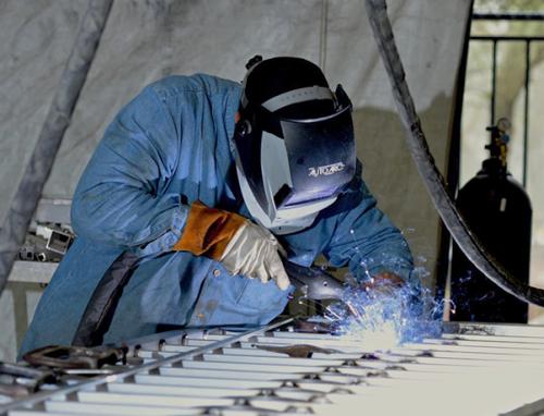 Какие расходы связаны с изготовлением железных гаражных ворот своими руками. Сколько стоит сварить ворота: виды и средние расценки