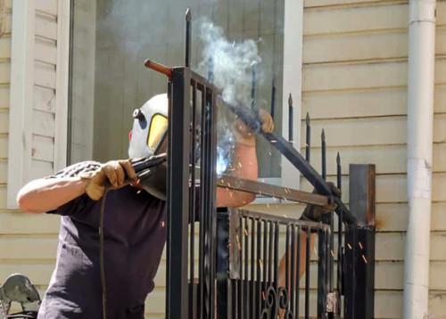 Какие расходы связаны с изготовлением железных гаражных ворот своими руками. Сколько стоит сварить ворота: виды и средние расценки